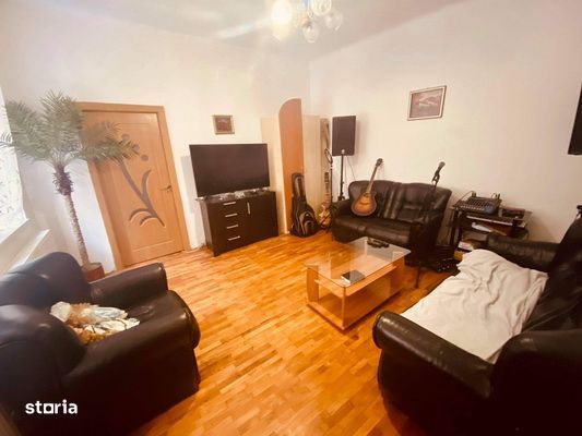 Apartament la casă în centrul istoric al Brașovului, cod 8892