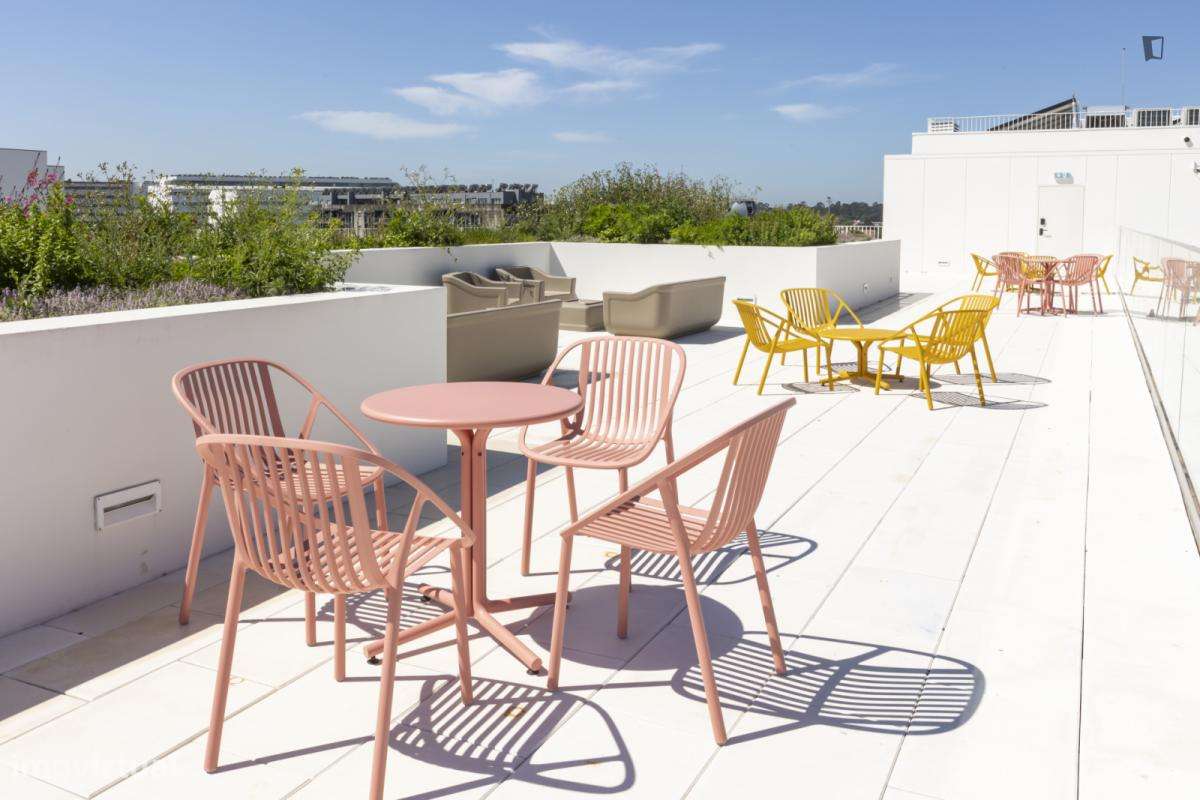 Residência com 9 quartos - localizado em Paranhos Porto - Grande imagem: 2/10