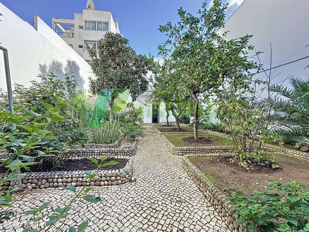 Moradia T4 Remodelada Centro de Portimão-1
