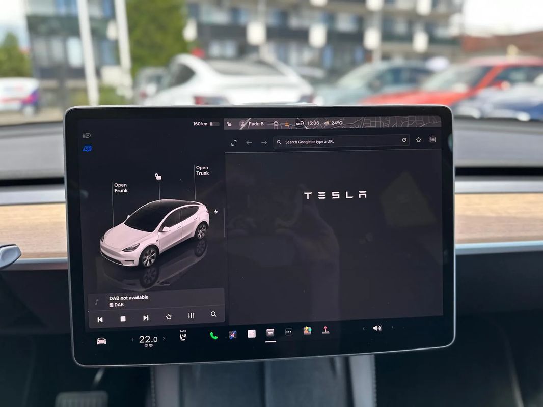 Tesla Model Y Long Range Dual Motor AWD - 34