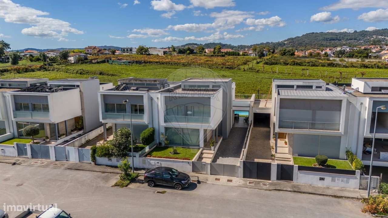 Moradia T3 de Sonho com Piscina Aquecida – Vila Verde-17