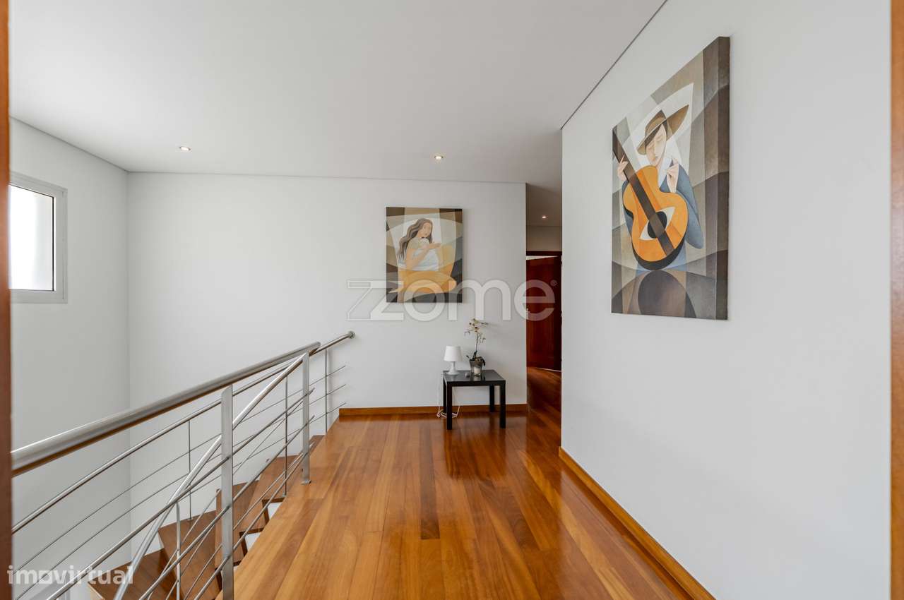 Moradia T5 com Piscina, 4 Suites e Garagem para 4 Carros em Esposende-43