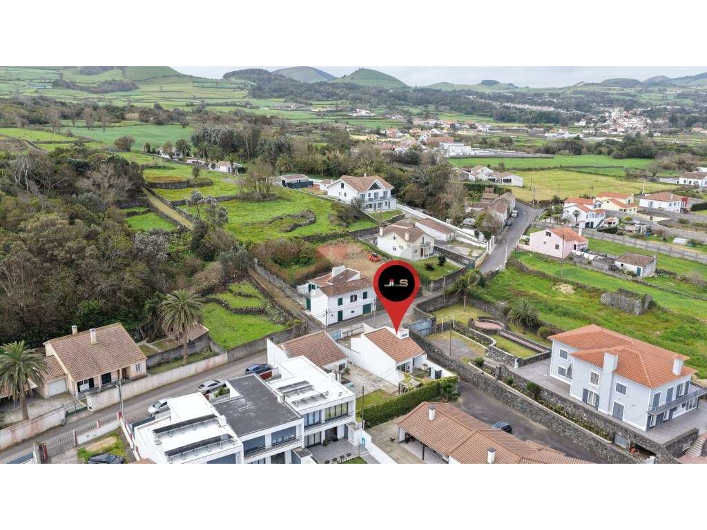 Moradia Térrea em Fenais da Luz: Conforto e Proximidade ao Mar-31