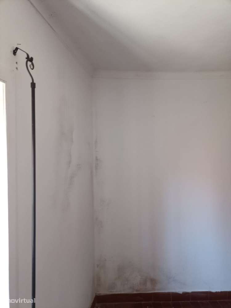 Moradia T2 para remodelar com logradouro junto da Chamusca - Grande imagem: 4/5