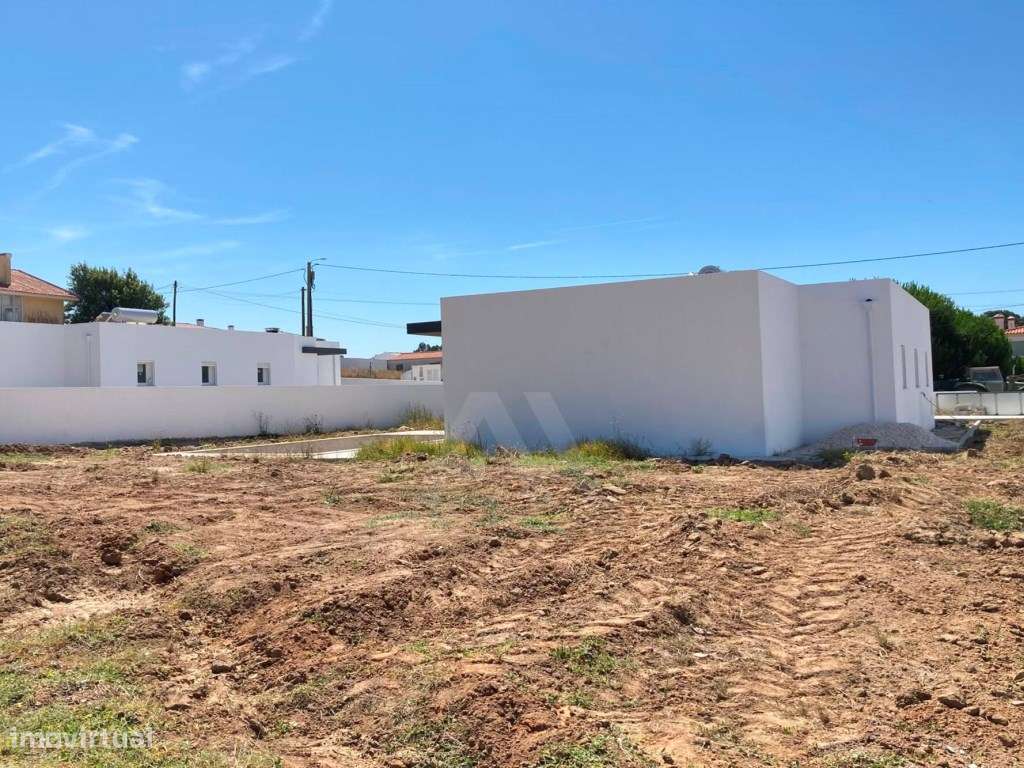 Moradia T3 com piscina junto ao centro das Caldas da Rainha-13