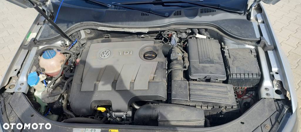 Volkswagen Passat 1.6 TDI Perfectline - 14