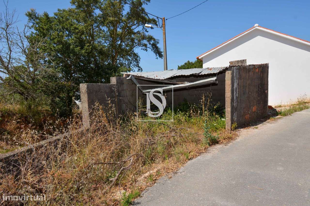 Moradia para recuperar Peras Ruivas - Seiça - Ourém - Grande imagem: 3/21