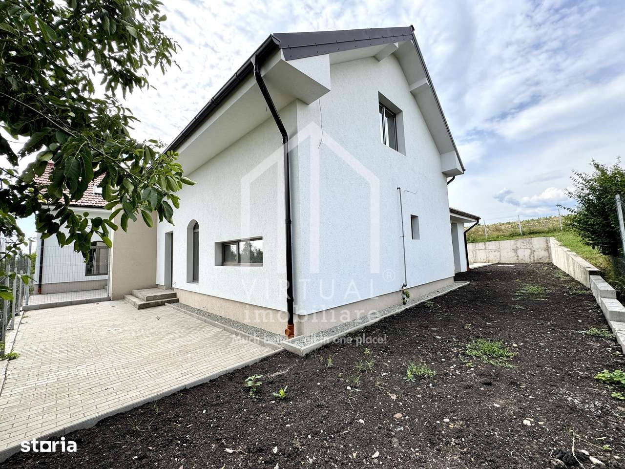 Casa cuplata cu 5 camere, 162mp utili, 265mp curte libera, Sura Mica - Imagine principală: 3/20