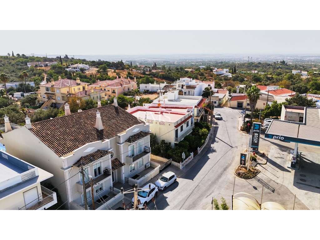 Duplex contemporâneo de três níveis em Santa Bárbara de Nexe, Algarve-50
