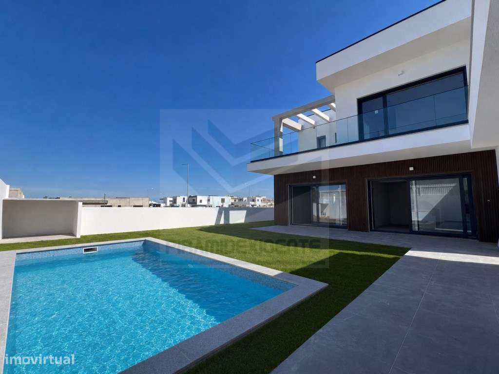Moradia Isolada, Piscina, Garagem, Jardim Amplo, Azeitão-0