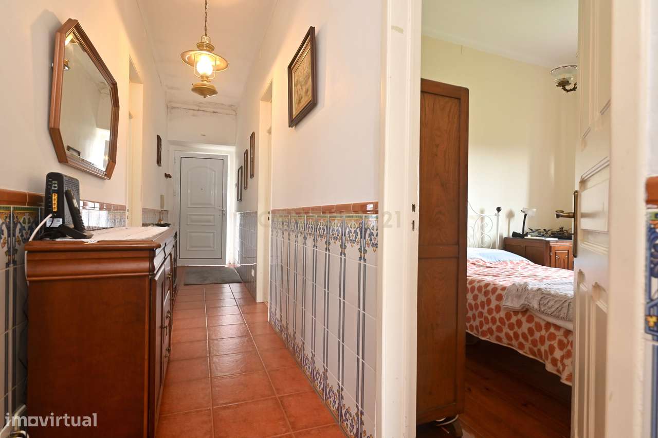 Oportunidade Única em Carnaxide | Terreno + Moradia com Elevado Potenc-5