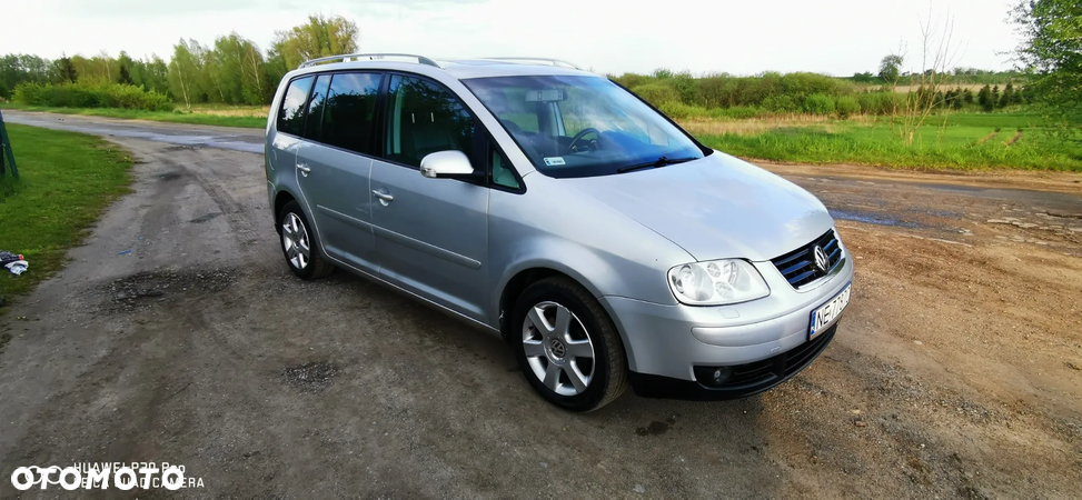 Volkswagen Touran 2.0 FSI Highline - 8