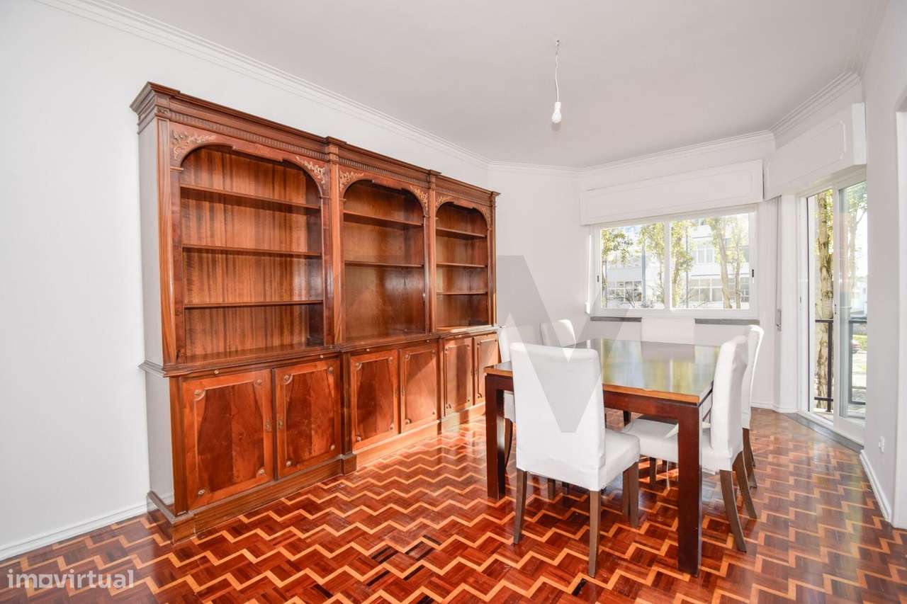 Arrendamento - Apartamento T4 em São João do Estoril com varanda e arr - Grande imagem: 5/32