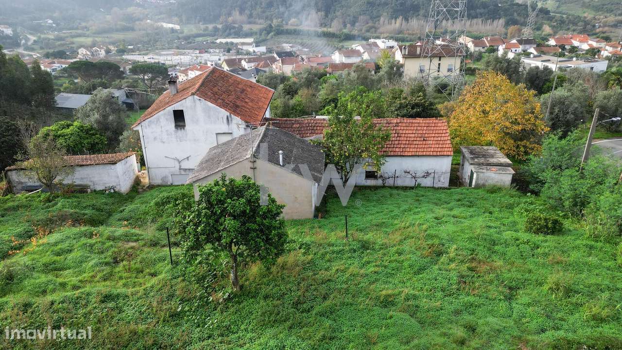 Moradia T3 com terreno localizada em Ceira - Grande imagem: 2/24