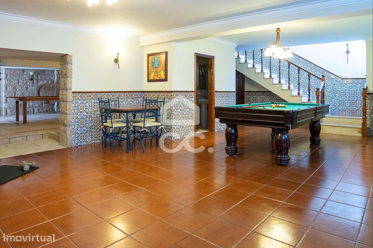Moradia T6 com piscina e vistas-49
