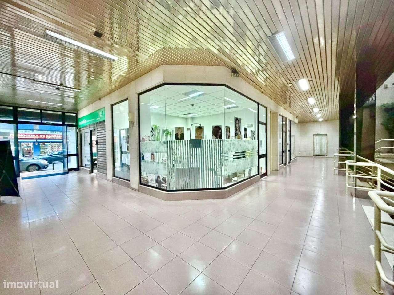 Loja - Centro Comercial / Verderena-5