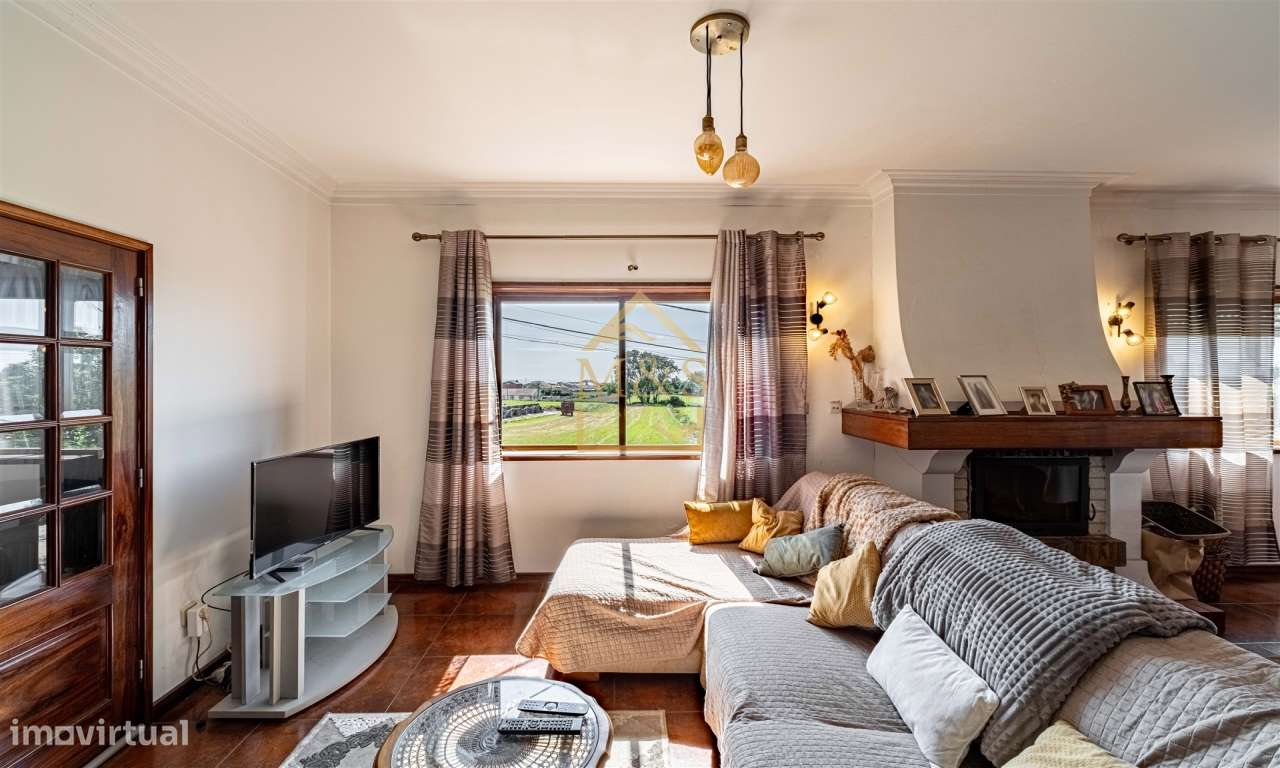 Moradia com comercio| Terreno 2900m2 |  Praia - Lavra-24