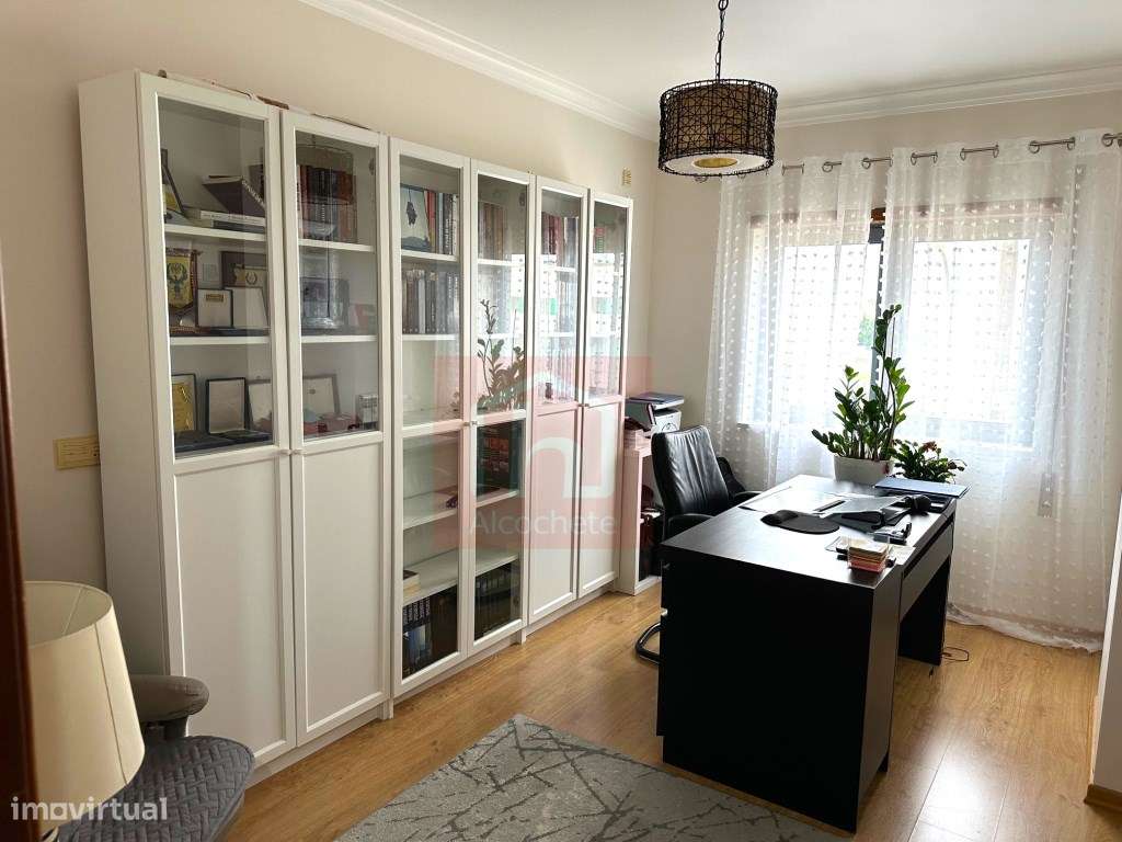 Apartamento T3 com arrecadação em Alcochete-18