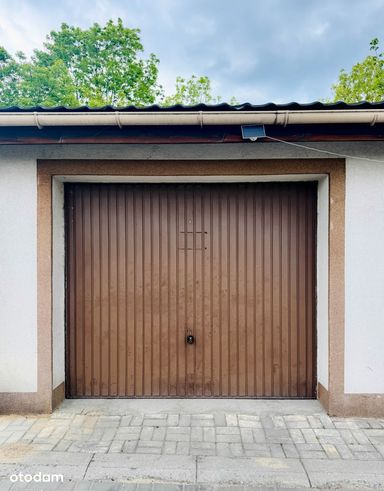 Dwupoziomowe mieszkanie z balkonem i garażem-16