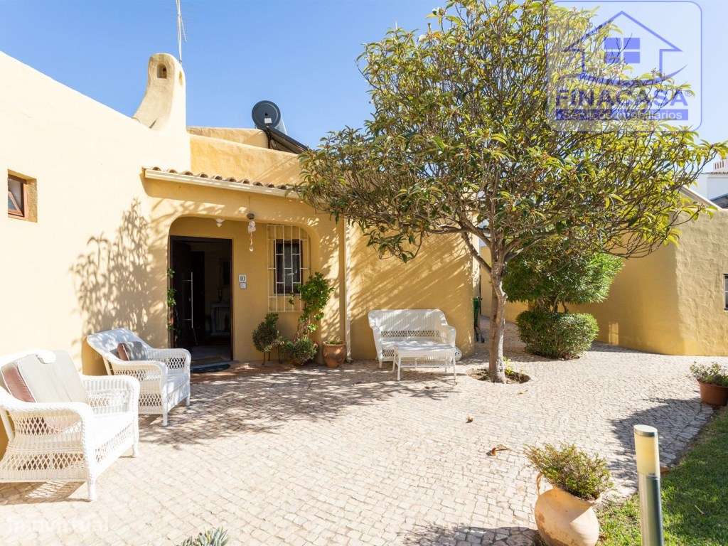 Moradia V3 toda térrea isolada com piscina,jardim e garagem - Vilam...-11