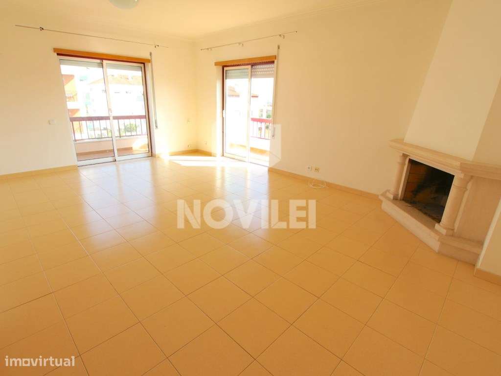 T3 c/ 3 frentes, 3 varandas, soalheiro com garagem e sótão. - Grande imagem: 2/15