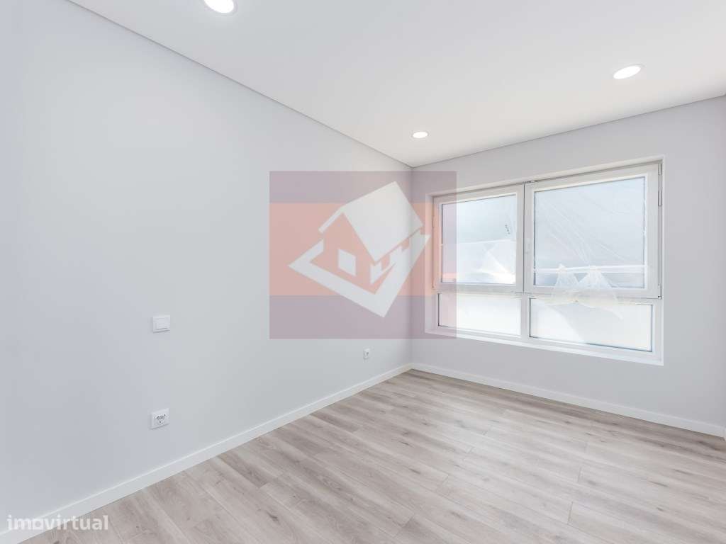 Apartamento T1+1 em Casal de Cambra-11