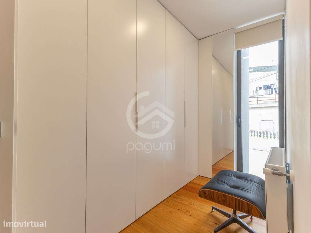 Moradia Contemporânea | 1.470 m² | A 1 Minuto da A4-25