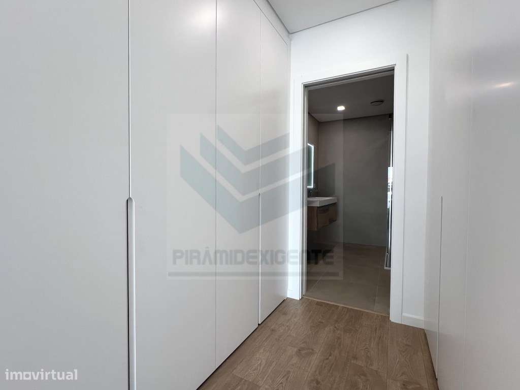 Moradia Isolada, Nova, 3 Suítes, Piscina, Garagem, AZEITÃO!-17