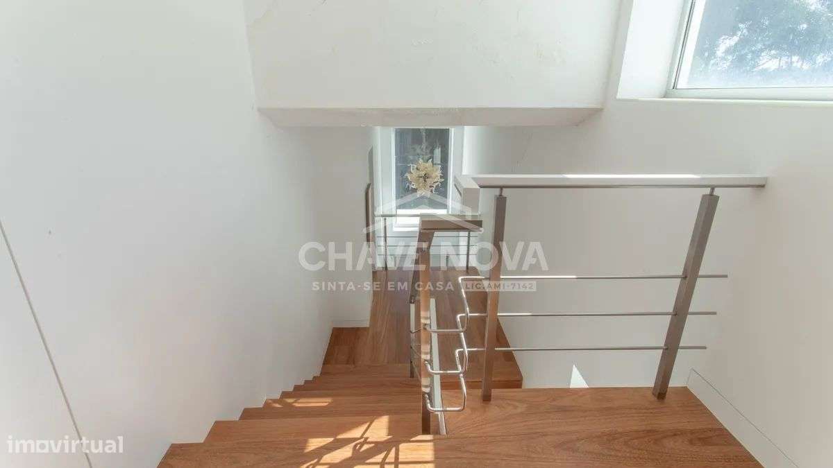 Moradia T3 com 4 casas de banho e piscina na Madalena-27