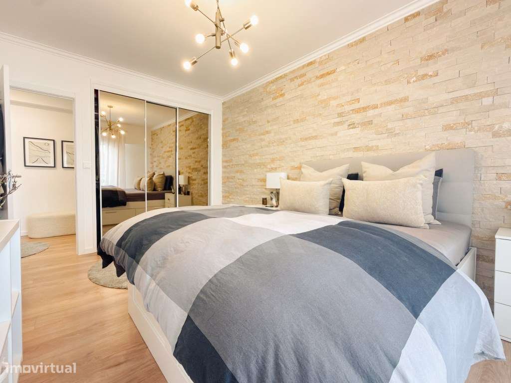 Apartamento T2 renovado e mobilado em Massamá com 107 m² e arrecadação-21