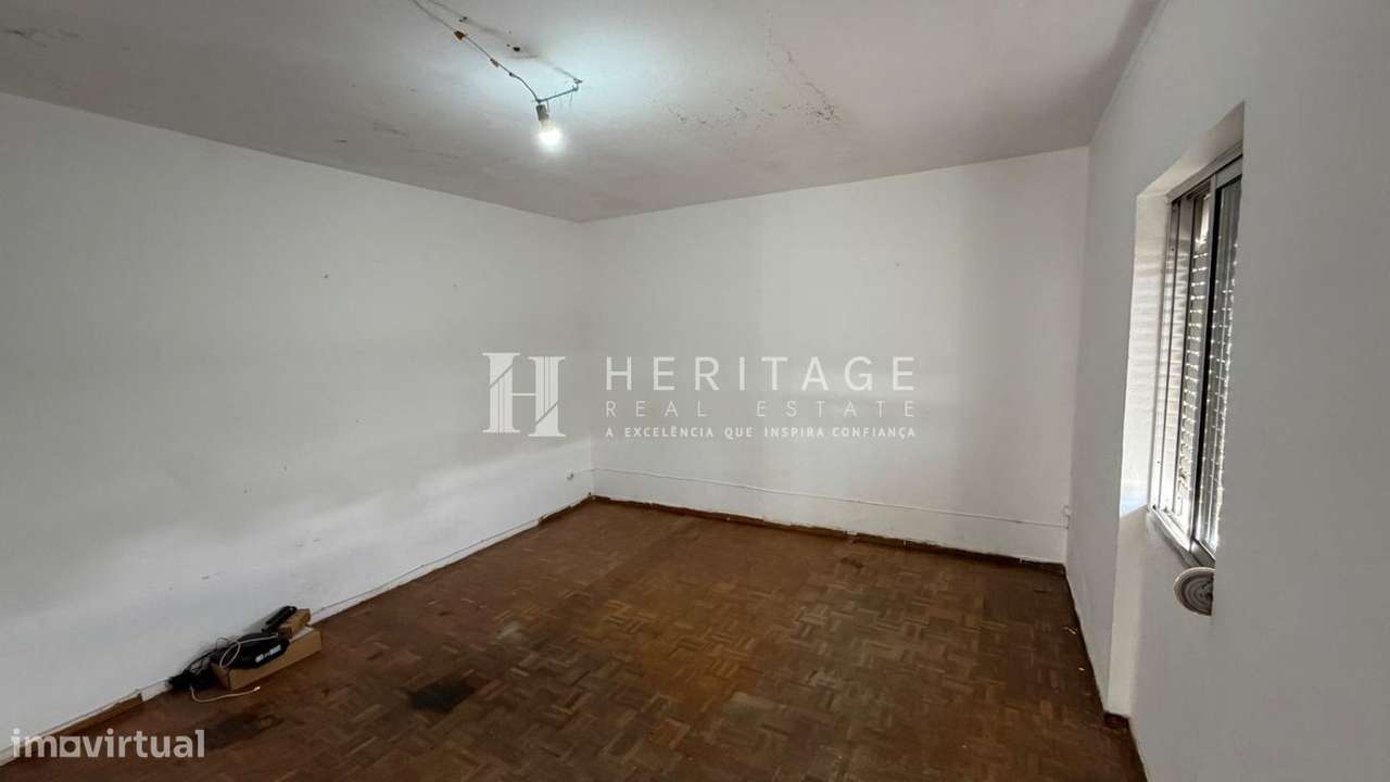 Moradia T2 a necessitar de obras e em fase de legalização-11