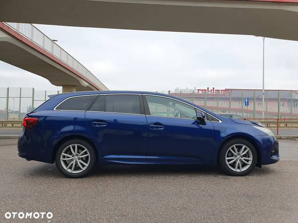 Toyota Avensis 2.0 D-4D Premium - 4