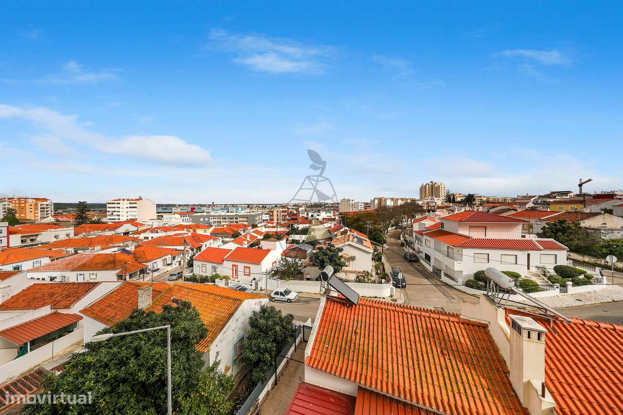 T3 central totalmente remodelado, com 2 casas de banho em Portimão-30