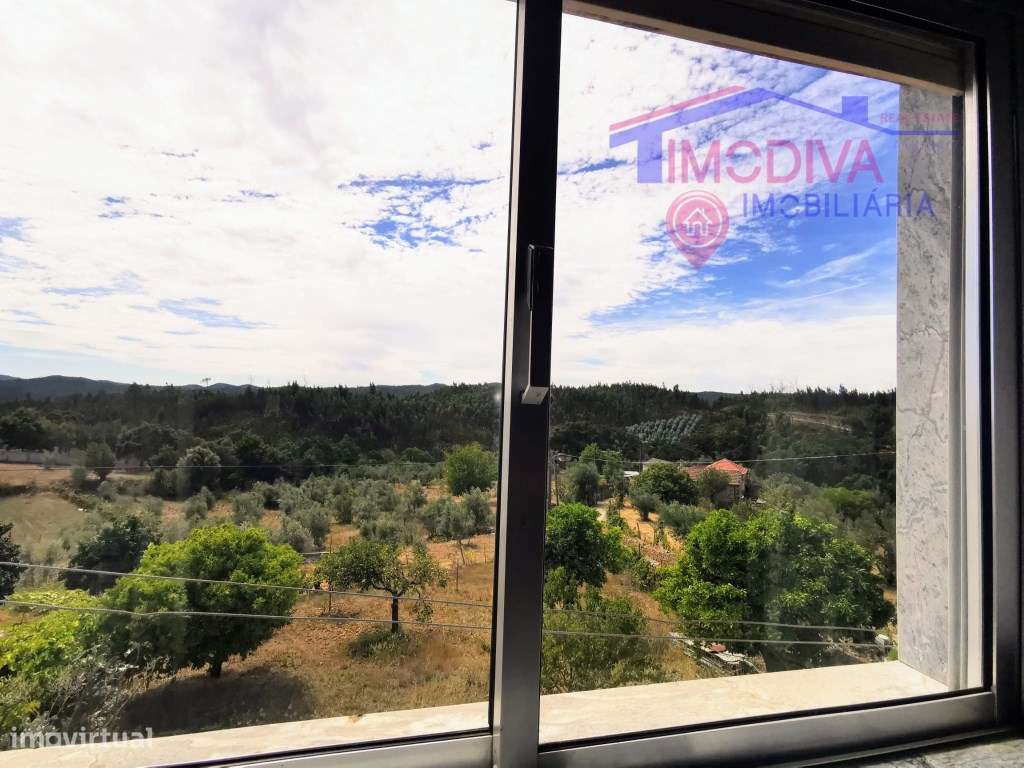 Moradia T3 com garagem, anexos e terreno com agua em Pedrogão Grande - Grande imagem: 3/49