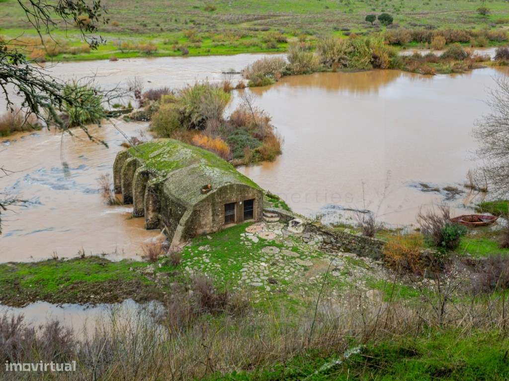 Quinta com quatro suítes e moínho, junto ao Rio Guadiana-14