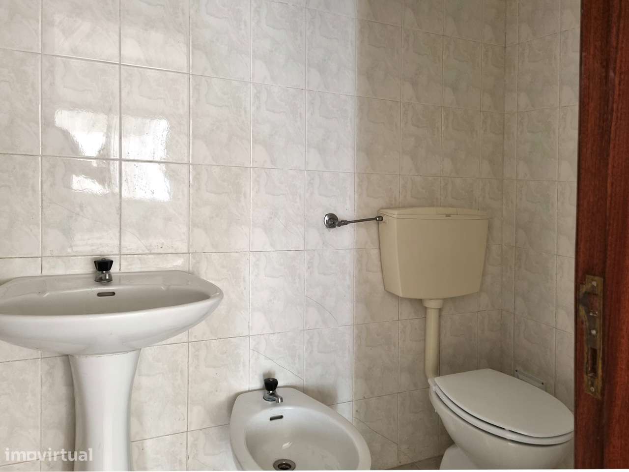 Escritório com Potencial para Loft T1/T2 junto à Estação-9