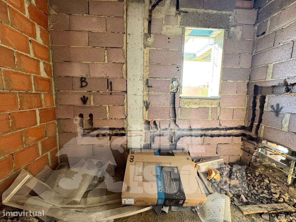 MORADIA EM CONSTRUÇÃO QUINTA DO ANJO ..-26
