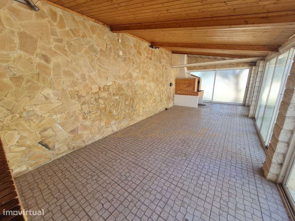 Moradia isolada V3+2 situada em Caixas, Sesimbra com Piscina-12