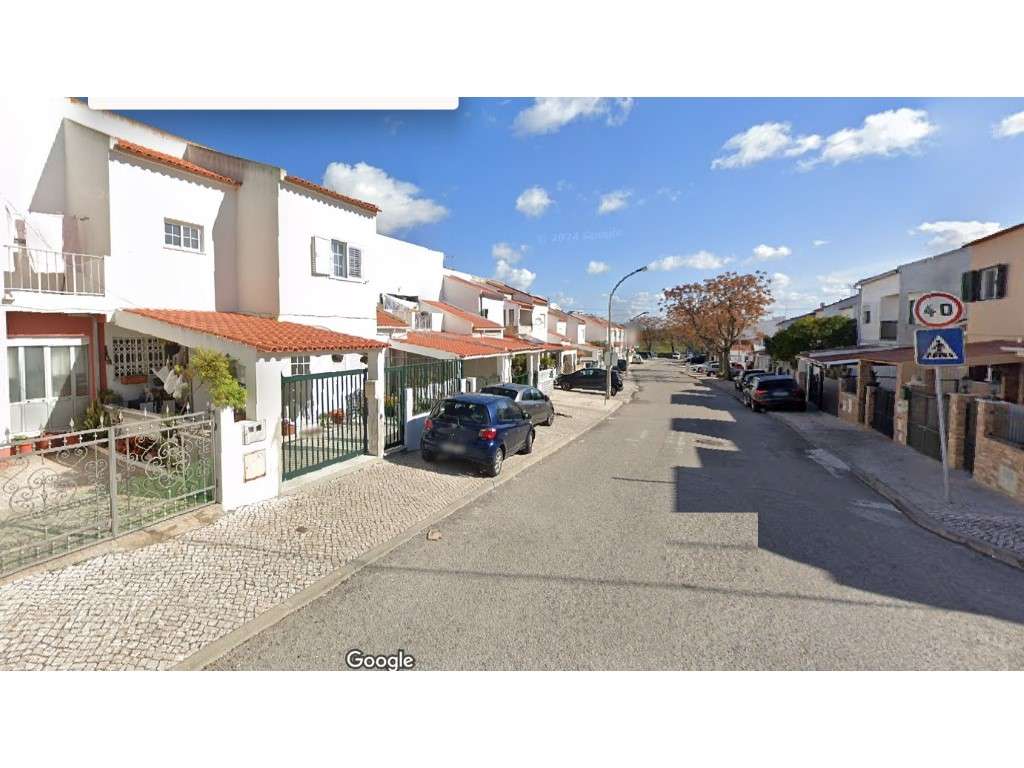 Moradia em Banda - T4 - Manteigadas-1