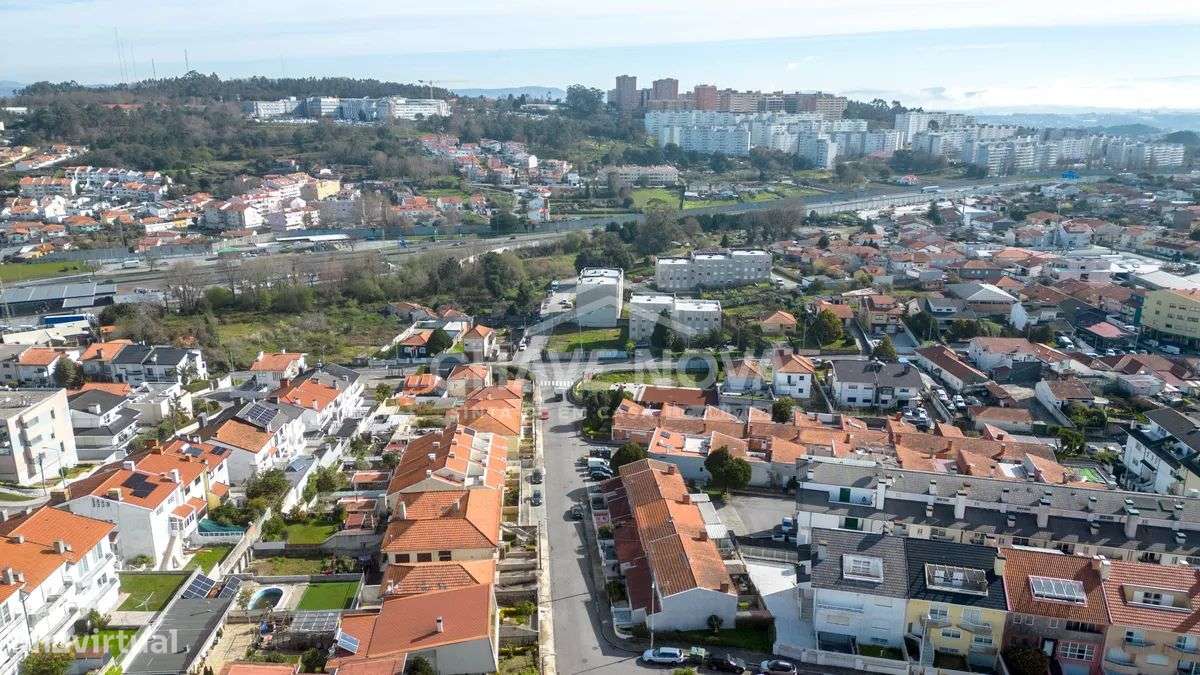 Apartamento T2 c/ varanda em Canelas-27