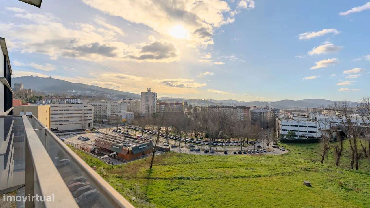 Apartamento T2 Azurém Guimaraes com Varanda Panorâmica-11