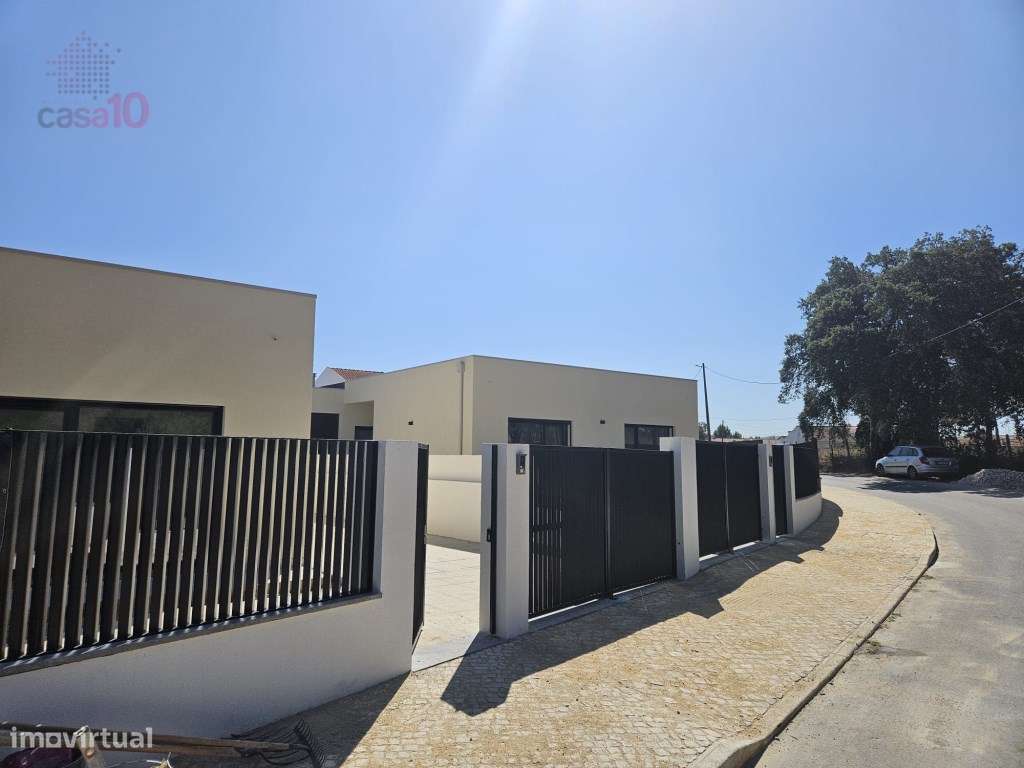 Moradia com piscina, para venda em Brejos de Azeitão-24
