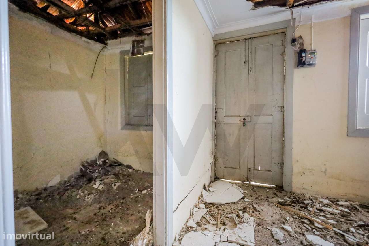 Moradia com 1451m2 de Terreno e Elevado Potencial de Valorização em Sã-39