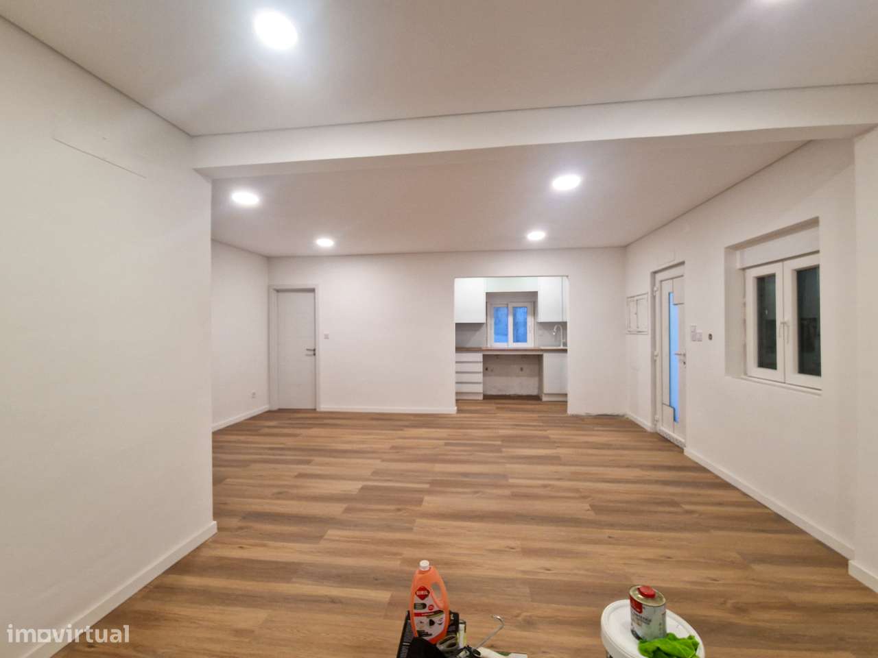 Moradia 4 ass. totalmente remodelada - possibilidade de quarto no r/c - Grande imagem: 2/46