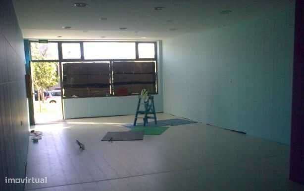 Centro Avenida Doutor Fernando Aroso 1129 c 2 frentes livre par alugar - Grande imagem: 4/11