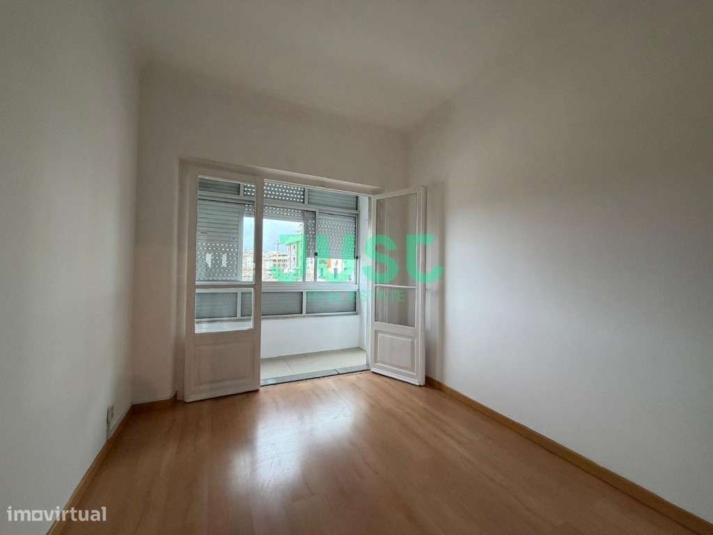 Apartamento t2+1 central em paio pires-10