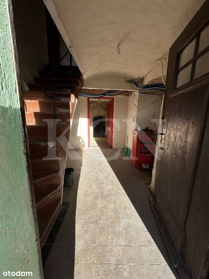 Połówka  domu a w nim 2 samodzielne mieszkania-4