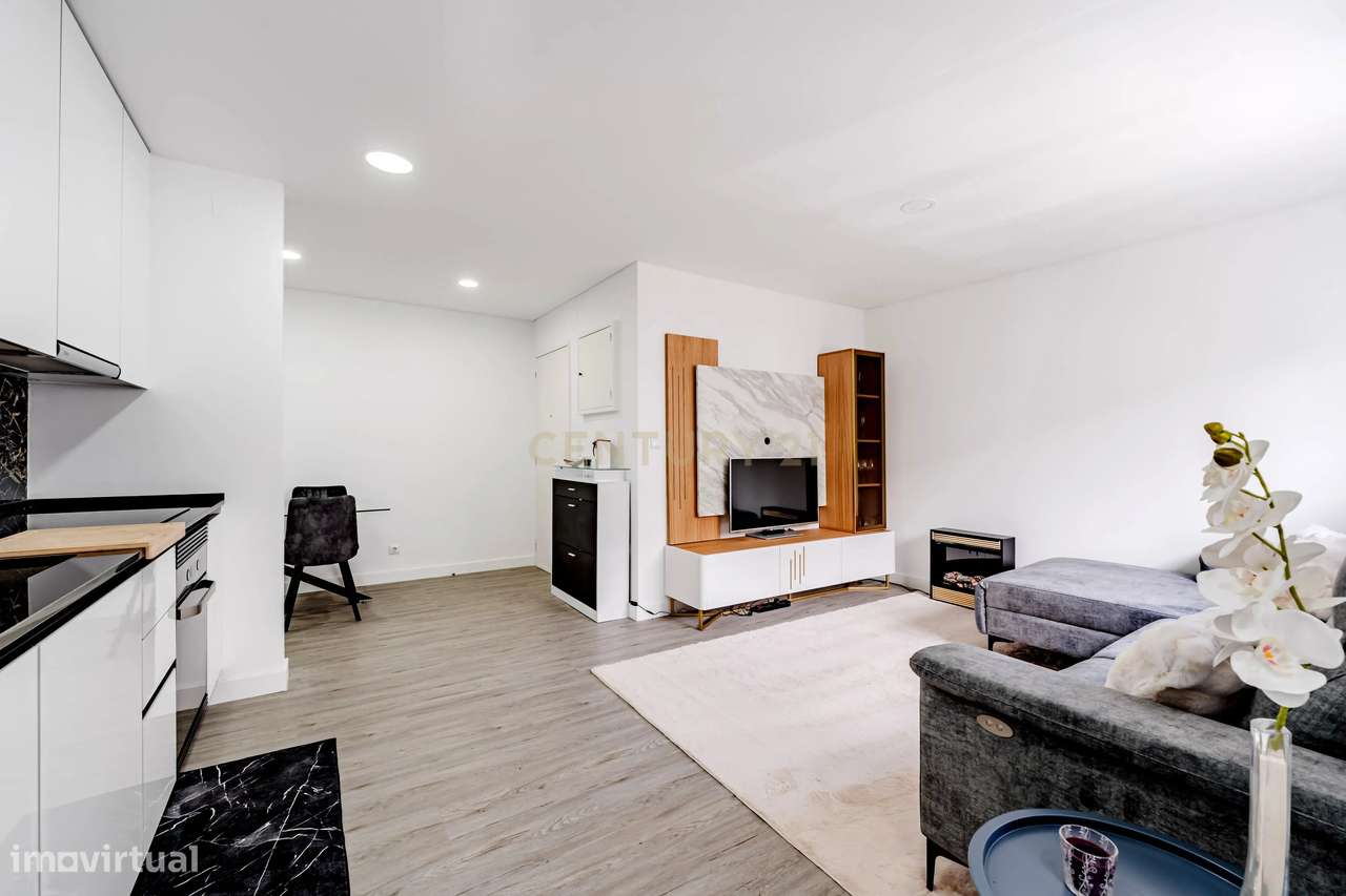 Apartamento T1 Como Novo, em Corroios-3