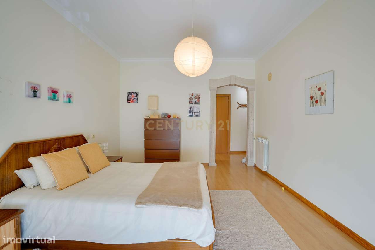 Apartamento T3 Excelentes áreas-24