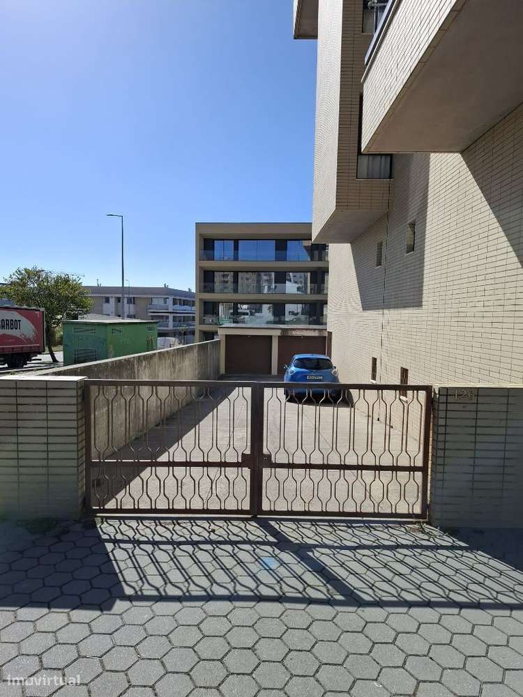 BOX - Garagem Individual - Gaia - Madalena﻿ 18 m2 - Grande imagem: 3/10